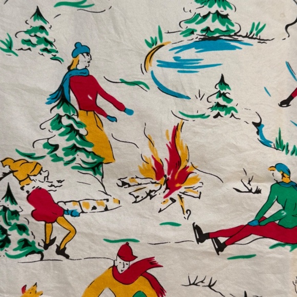 “Vintage GAP 100% Silk Scarf – Made in Italy, Winter Ice-Skating Scene” - Picture 4 of 6